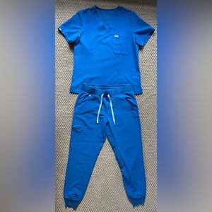 FIGS scrubs: Technical Collection, Brand new:nvr worn:TOP: Size: L / BOTTOM: M